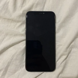 iPhone 11 pro - Jag säljer en helt ny iPhone 11 PRO den är som ny, har inga skador osv samt fungerar utan promblem skriv om ni är intresserade 