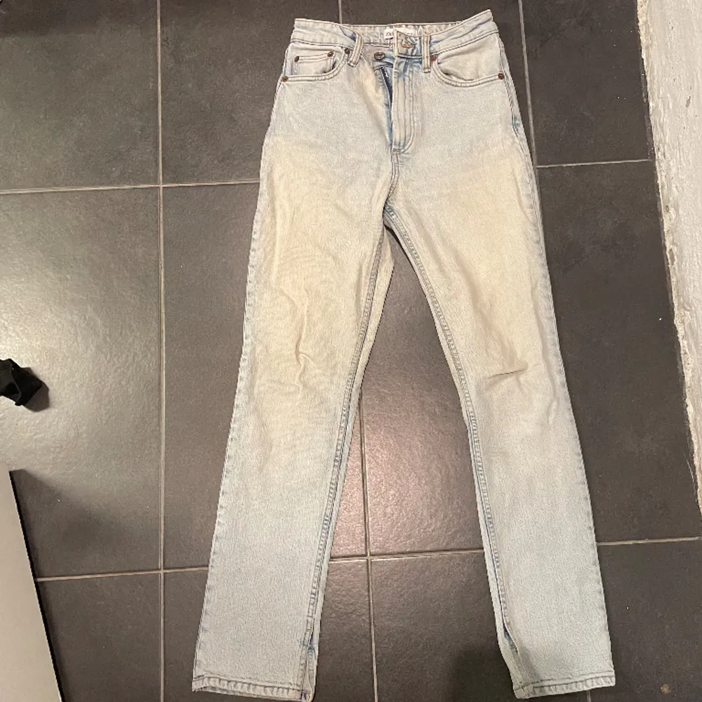 Superfina ljusblåa zara jeans i storlek 36. Straight fit 💕. Jeans & Byxor.