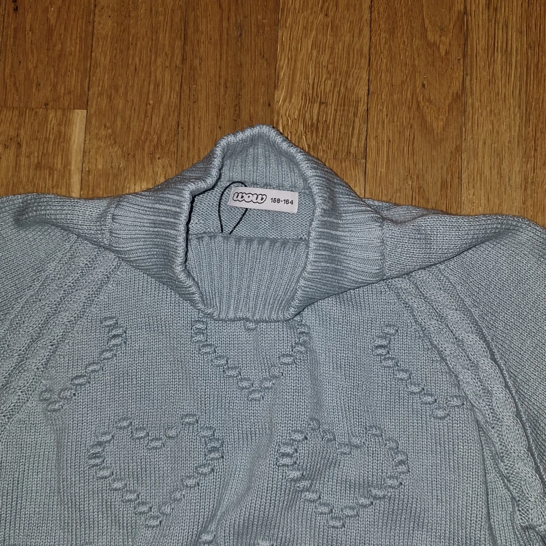 Blå tjocktröja med hjärtan - 90