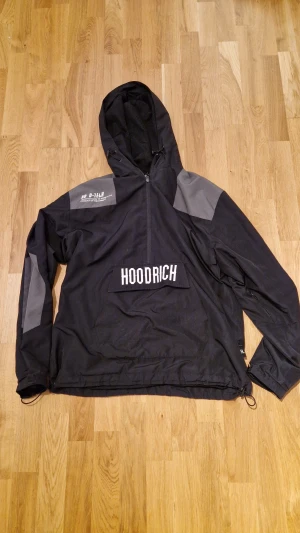 Hoodrich jacka - Säljer min hoodrich vindjacka