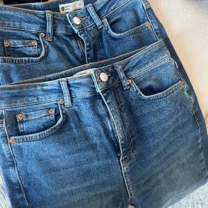 Säljer dessa ginatricot jeans, de två jeansen på fotot är likadana fast i olika strl. 34, 36. Hör av dig vid frågor