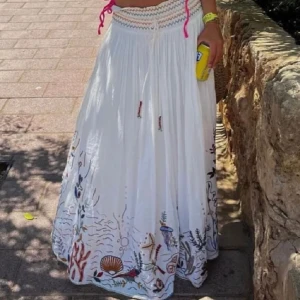 Zara kjol - Maxikjol från zara. Bra skick. Passar mig som vanligtvis bär S 💕 pris kan diskuteras vid snabbaffär 💕