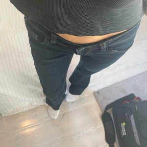 Bootcut jeans - Supersnygga Lågmidjade bootcut jeans från hm! Passar mig tyvärr inte längre (bilder från förra året) men nyskick då jag bara använt de någon enstaka gång❤️