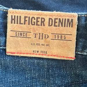 Jätte snygga baggy Tommyhilfiger jeans men kommer tyvärr ej till användning