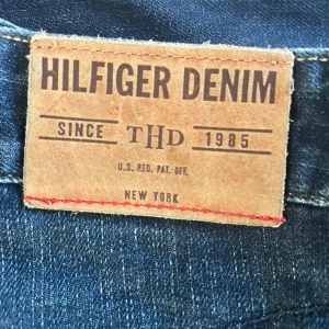 Tommyhilfiger jeans - Jätte snygga baggy Tommyhilfiger jeans men kommer tyvärr ej till användning