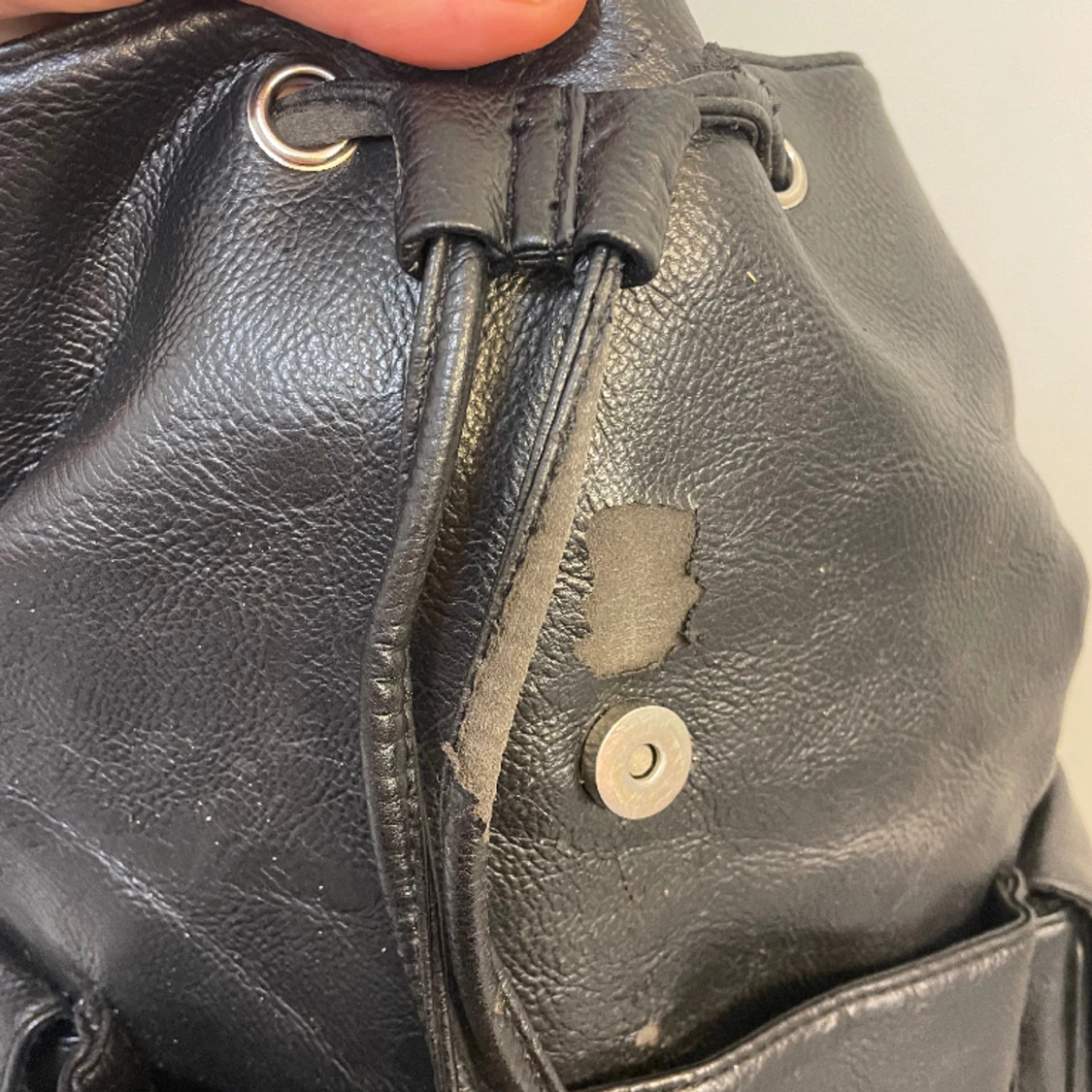 Guess läderryggsäck  - 91