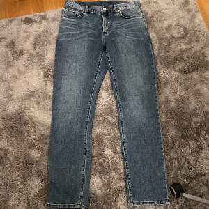 Snygga jeans med Regular fit. Storlek 32/32