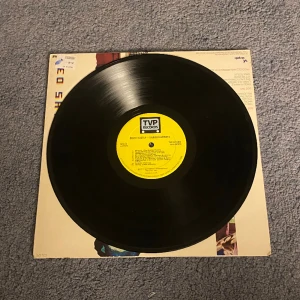 Vinyl - Säljer då jag brukade ha den på väggen men nu har bytt ut den till en annan💕💕