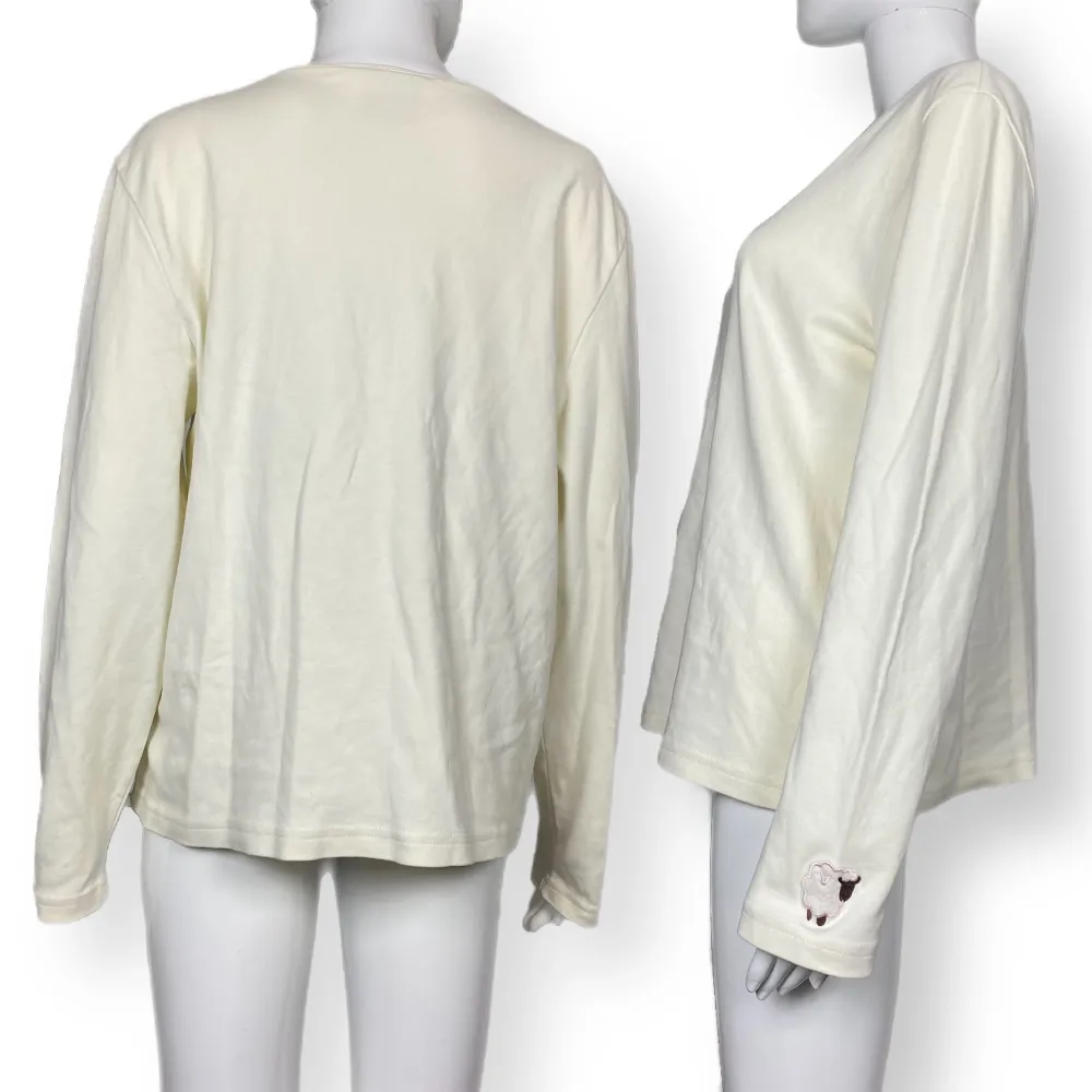 Krämvit färgad tröja i storlek XL, från Tulchan. 100% cotton.  Armhåla till armhåla 57cm, axel till axel 45cm, ärmlängd 61cm & längd 60cm. Tröjor & Koftor.