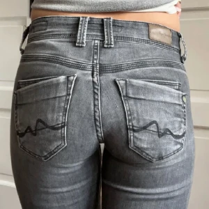 Pepe jeans 💓 - Så så fina Pepe jeans i storlek 25❤️❤️med så najs fickor har inga midjemått tyvärr!!❤️köpta i Spanien förra året ❤️