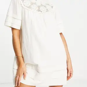 Söker denna vita klänning från & other stories!! 