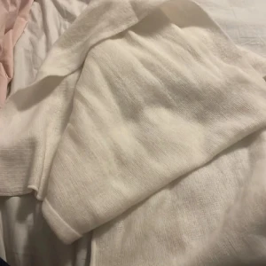 Vit halsduk - Helt vanlig ny vit halsduk. Säljer för 85kr