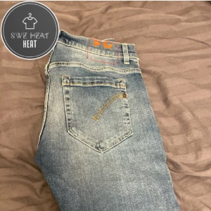 Dondup jeans  - Tja, säljer dessa feta dondup jeans i modellen George! Storlek 31. Skick 9/10, inga defekter! Hör av dig vid frågor eller funderingar!