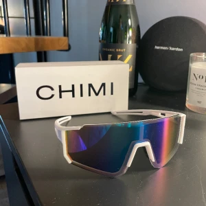 Super coola brillor  - Säljer 3 st av dessa brillor! Perfekt till afterski! 🩵 Vid köp av flera gå in på mina andra annonser! 