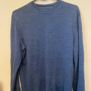 Mario Conte tröja - Tja! Säljer den här tröjan gjord av 100% merinoull. Den har använts sparsamt och är i utmärkt skick. Hör av er om ni har några frågor. 