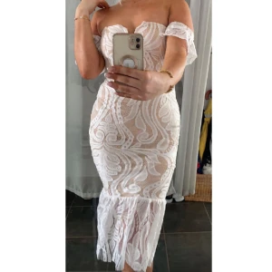 Midi dress storlek 38 - Endast använd en gång vid födelsedagsfirande storlek 38