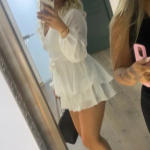 Vit klänning storlek 40 - Vit Midi klänning storlek 38