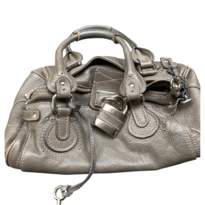 Chloe Paddington bag - Superfin chloé väska i bra skick💕skriv för fler bilder! I grå/lila färg❣️