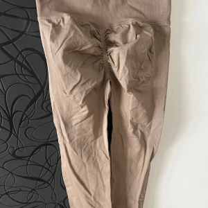 Träningstights  - Fina tränings tights! Aldrkg använda sitter perfekt i rumpan
