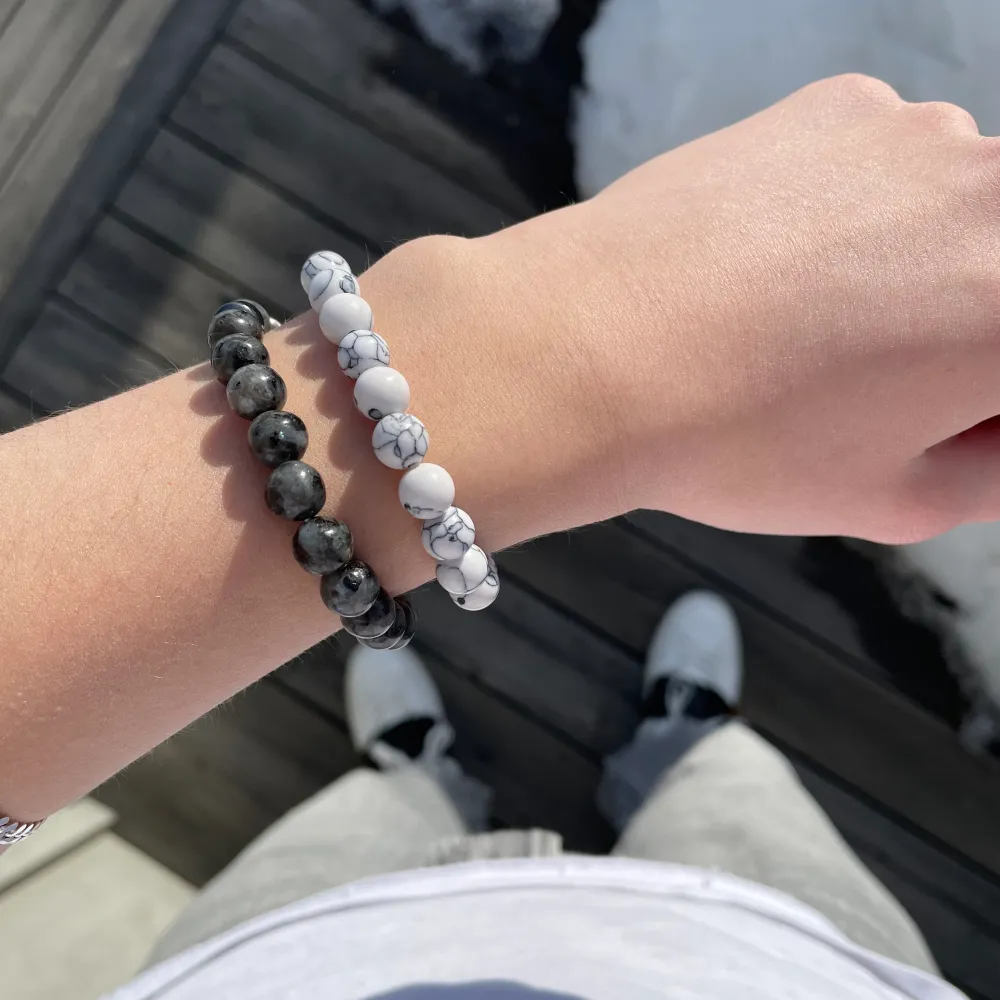 Grisch marmor armband som ger dig en snygg minimalistisk look! - Finns i andra färger som brun, svart, vit m.m! - 79kr, eller köp 2 för 119kr!. Accessoarer.