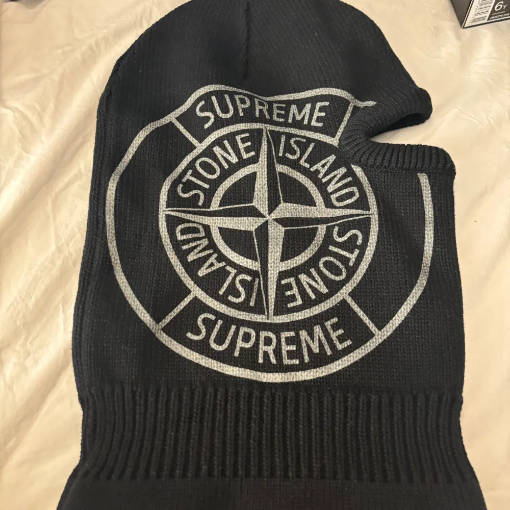 Helt ny Stone island Supreme balaclava. Accessoarer.