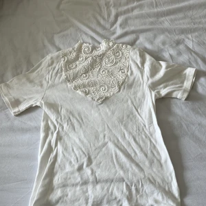 Blus  - Blus  Storlek 36  Aldrig använd 