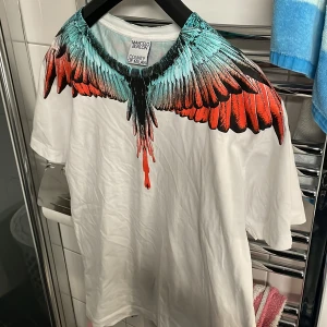 T-shirt - Marcelo Burlon tshirt i nyskick som inte används då den är för stor för mig. Kan visa kvitto, hör av dig vid frågor