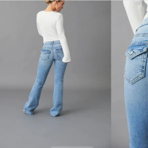 Yk2 bootcut jeans Ginatricot  - Intressekoll på mina jeans från ginatricot, som är lågmidjade, använda endast 1 gång då jag tyckte den var för små på mig! Nypris 500kr mitt pris 319! Tryck gärna på köp nu! Ser inga defekter 