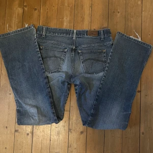 Eastwest jeans  - Snygg byxa  Midjemått rakt över 42cm  Innerbenslängd 91cm