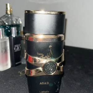 Lataffa asad - Tjena, söker byten mot denna lataffa asad. I princip helt ny! Hör gärna av er vid frågor👍🏼Dupe av dior sauvage elixir!