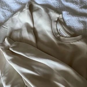 Sweatshirt gina - Sweatshirt från Gina i storlek s Nypris 260kr Frakt ingår ej!