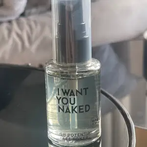 Säljer en helt ny och oanvänd toner ”the elixir” från märket I Want You Naked. Nypris på denna som är 30ml är ca 415 kr 💯