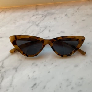 Snygga solglasögon  - Typ aldrig använd, cateye