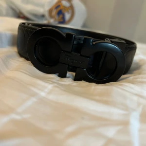 Ferraragamo bälte  - Säljer detta Ferragamo bälte som var för långt för mig. Därav aldrig använd  115 cm