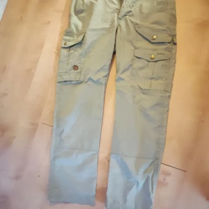 Vandringsbyxor - I bra skick utan skador  Storlek 44