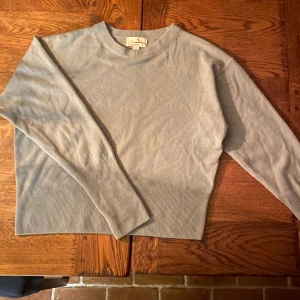 Kashmir Tröja - Skick: 10/10 (endast använd 1 gång) Storlek: S Nypris: 1500 kr 100% Kashmir