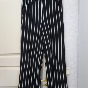 Byxa - Byxa med resårlinning från Bershka