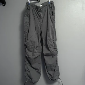 Parachute byxor - Använda 1-2ggr  Mycket bra skick