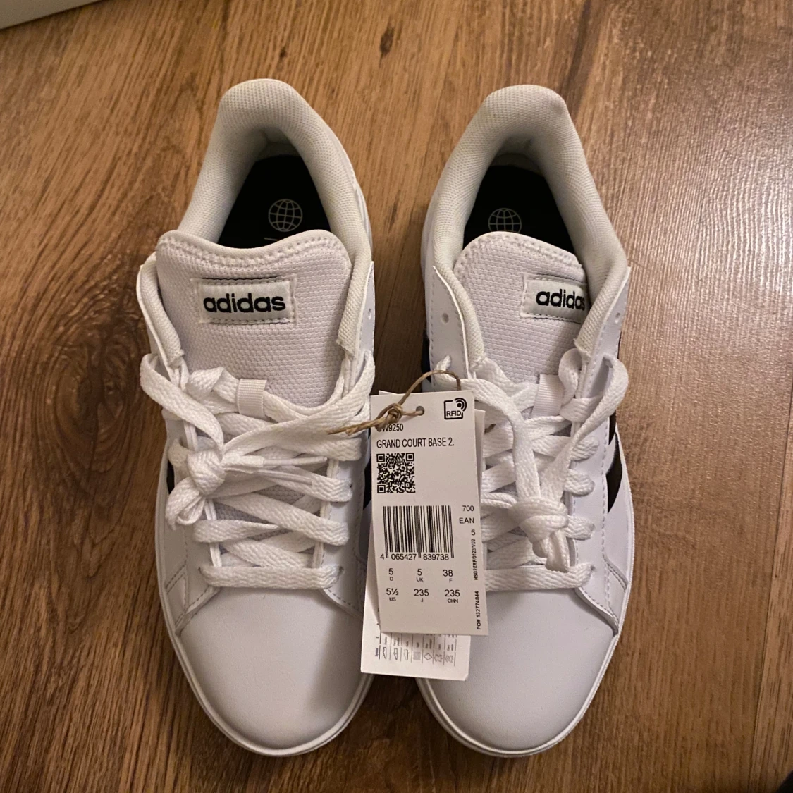 Adidas skor  - 90