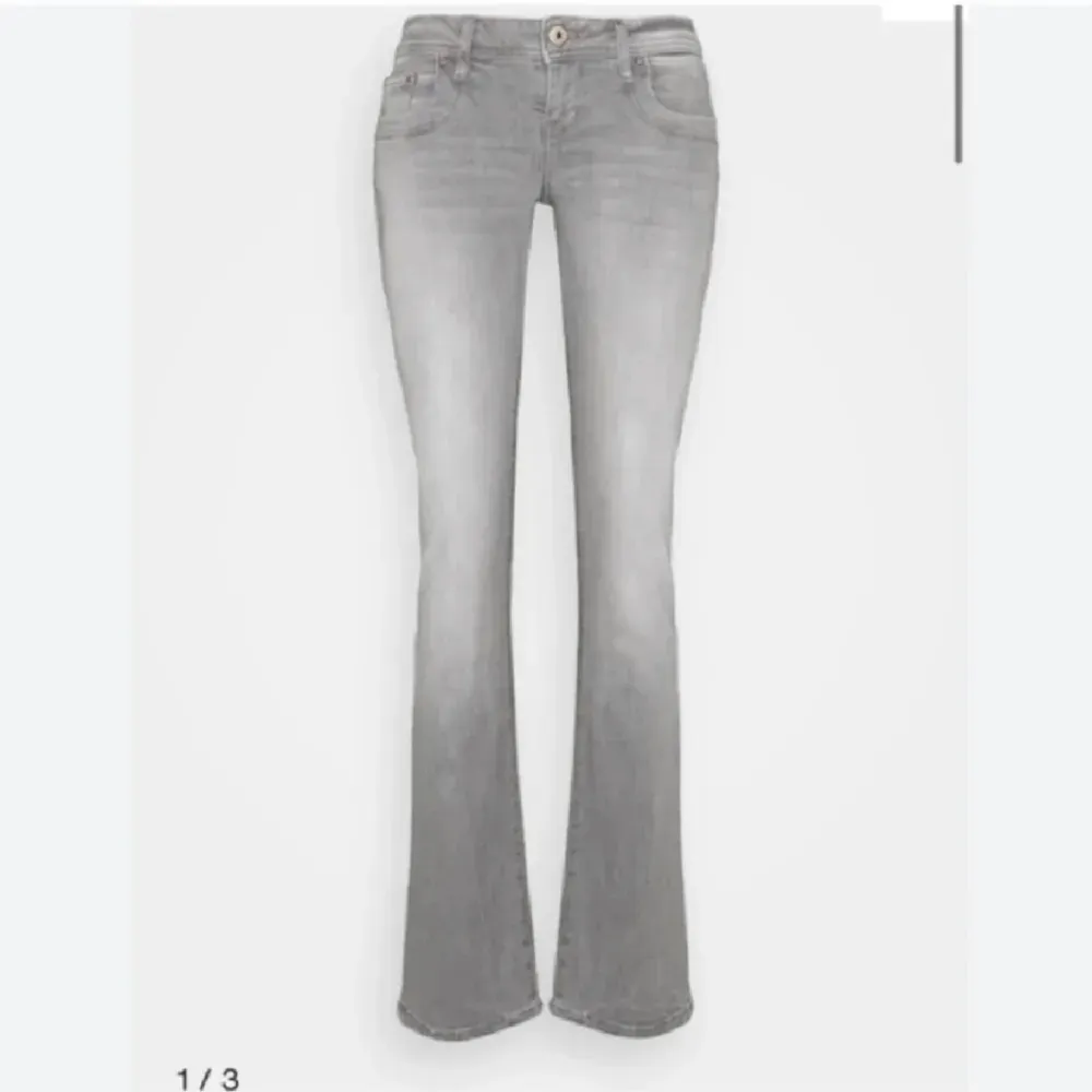 Säljer dessa superfina ltb jeans då de är lite stora på mig💕. Jeans & Byxor.