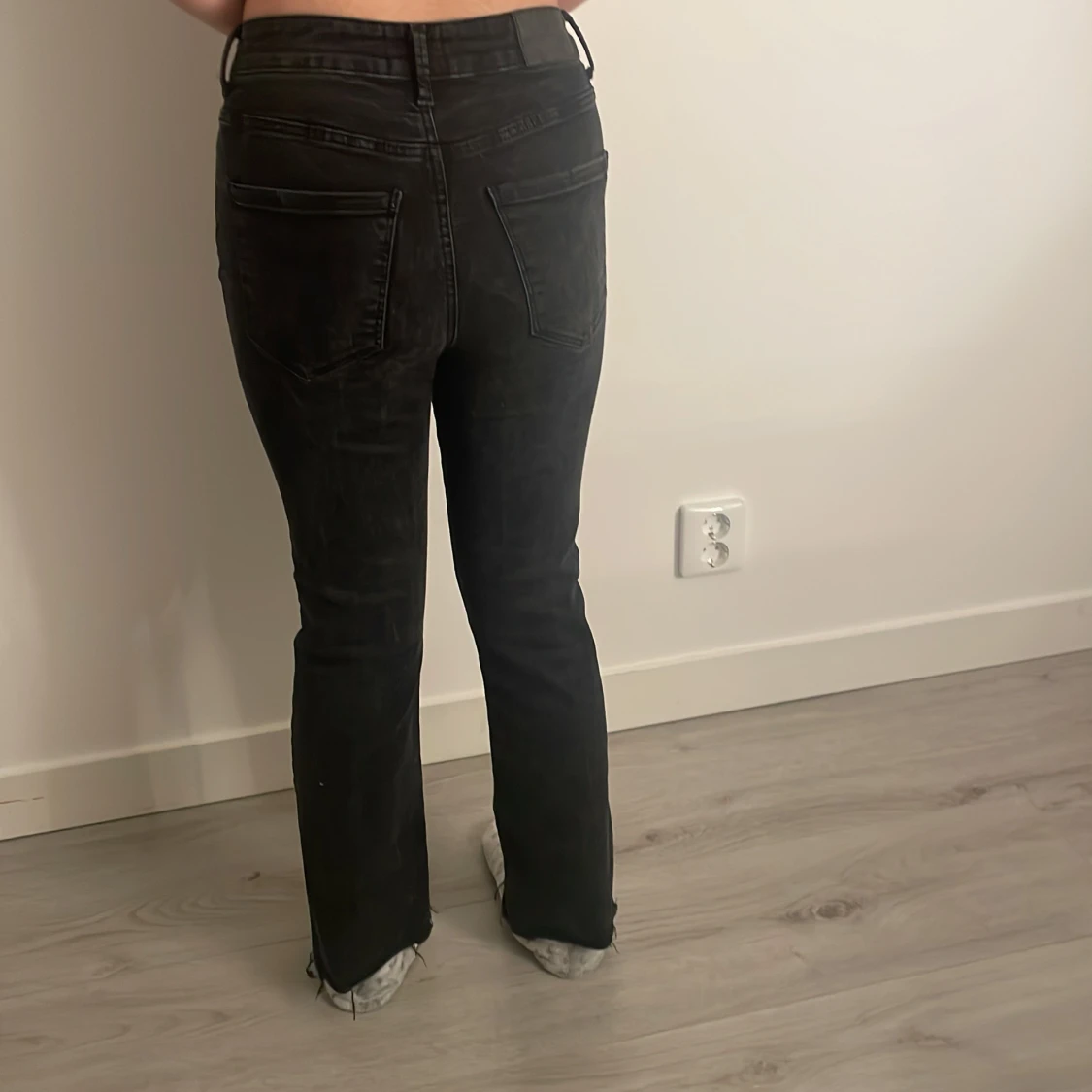 Svarta jeans från vero moda, ungefär storlek 36,lågmidjade, orginal pris 450 säljer för 280 - 90