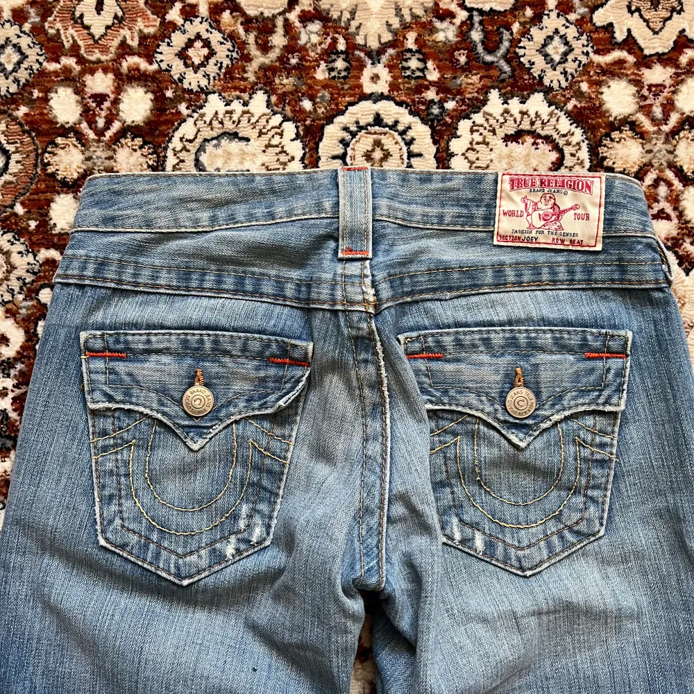 Vintage Condition  Size: 26 / Small  Measurements:	 waist width 37cm rise	19cm inseam	79cm Hemwidth	24cm. Jeans & Byxor.