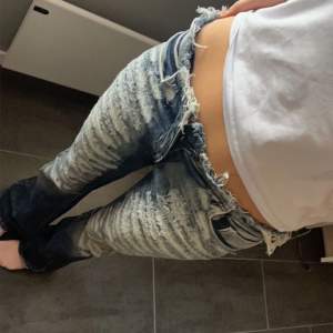 Så snygga lågmidjade jaded london jeans! Waist 25 Jag är runt 170 för referens 💗  