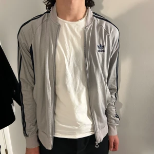 Adidas tröja herr - En fin tröja i storleken small