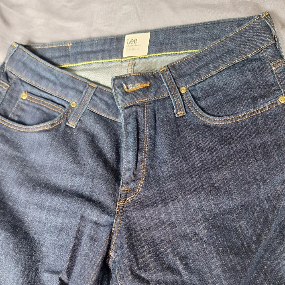 Leola straight W27 L 30 (87cm) Low waist. Denim slim Sparsamt använt.. Jeans & Byxor.