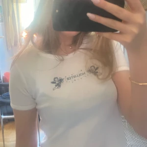 Gullig topp - Jätte fin tröja med fint broderi med änglar💋 Skriv vid frågor! 