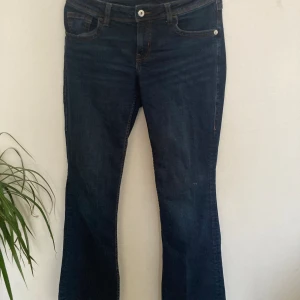 Mörkblåa jeans  - Säljer jeans ifrån hm