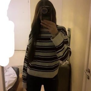 Randig stickad tröja  - Bra skick💗 inga skador💗