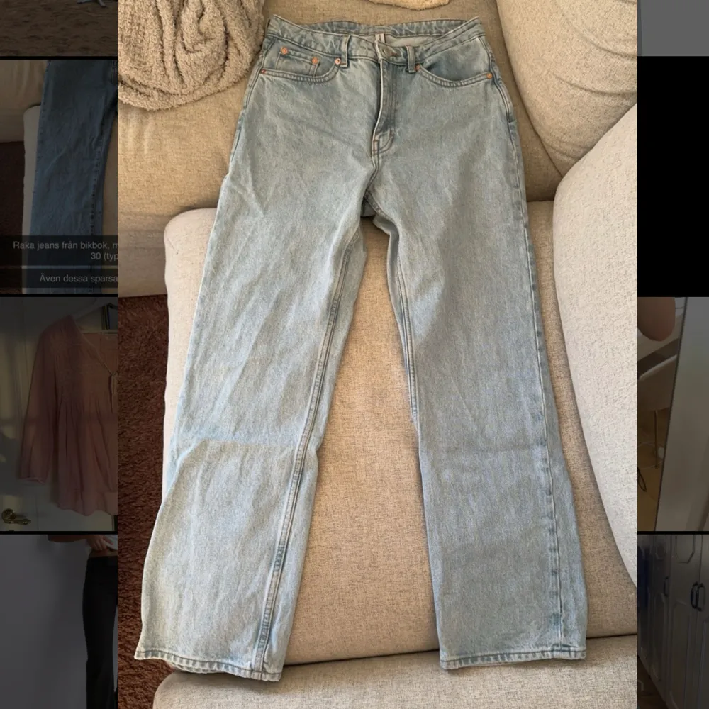Fina jeans från weekday, mid waist, storlek 28 längd 30🥰. Jeans & Byxor.