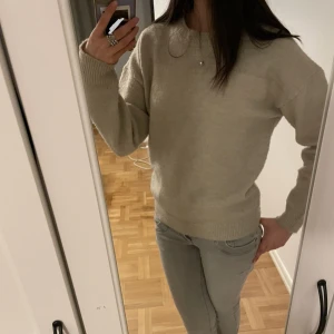 Stickad tröja  - Stickad tröja från gina, storlek 146/152 men passar mig som bär xs/s💕